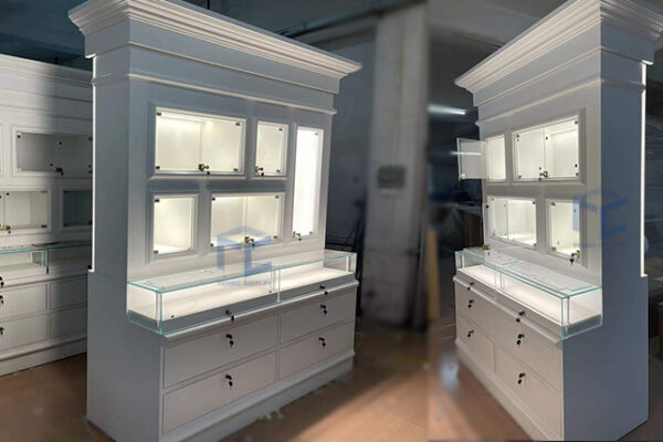 Display cabinet for jewelry