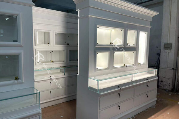 Display cabinet for jewelry