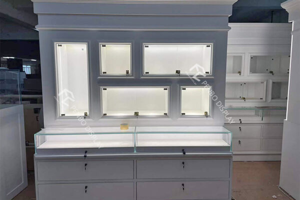 Display cabinet for jewelry