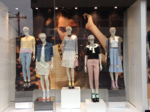 Read more about the article How to Display Your Fashion Products with Mannequins, Clothing Displays, and Coat Hangers