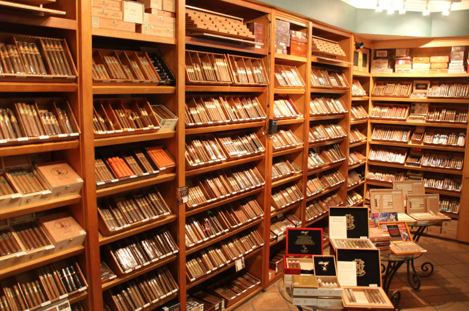 Read more about the article Step-by-Step Guide to Choosing Materials for Your Custom Humidor Cabinet