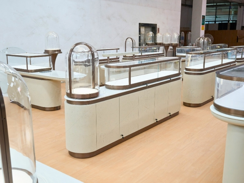 luxury jewelry retail display with custom jewelry showcases