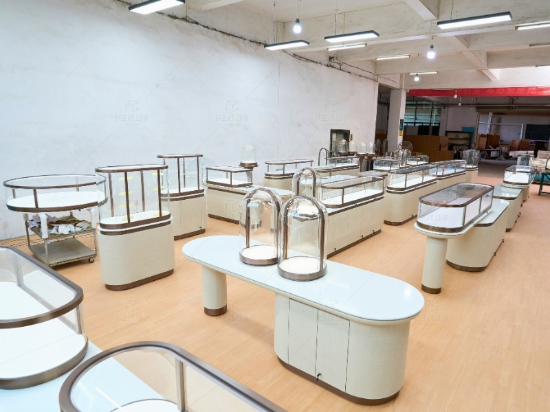 luxury jewelry retail display with custom jewelry showcases