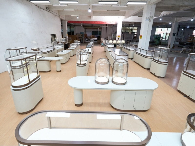 luxury jewelry retail display with custom jewelry showcases